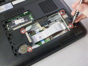 Langkah 2 — Mengeluarkan Hard Drive