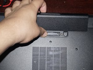 Langkah 3 — Menginstal Hard Drive Baru