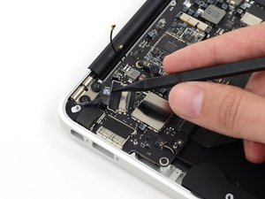 Langkah 6 — Ganti Logic Board