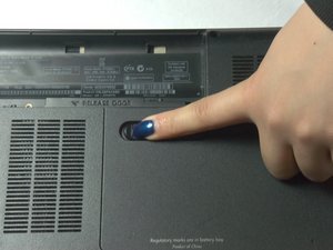 Langkah 1 — Lepaskan Baterai Laptop