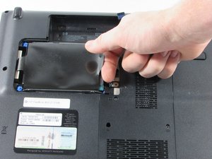 Langkah 3 — Lepaskan Film Mylar dan Longgarkan Hard Drive