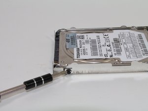 Langkah 5 — Membuka Casing Hard Drive