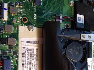 Langkah 4 — Pasang SSD Baru dan Kencangkan Sekrup