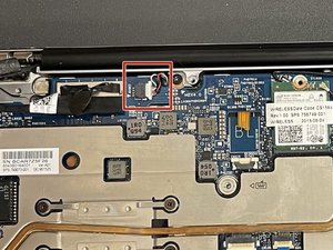 Langkah 4 — Mengangkat Konektor Kabel