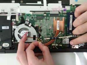 Langkah 9 — Melepas Kabel Kipas