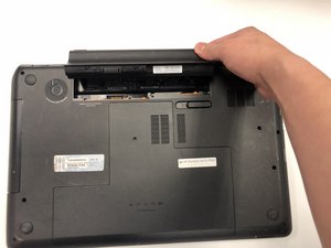 Langkah 3 — Lepaskan Panel Keyboard