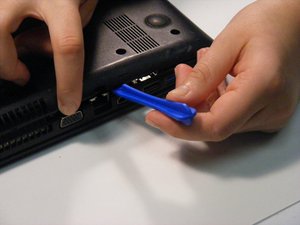 Langkah 4 — Mengangkat Panel Bawah
