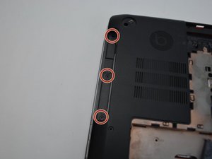 Langkah 3 — Melepas Casing Laptop