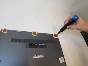 Langkah 1 — Melepas Sekrup dan Membuka Casing