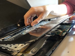 Langkah 5 — Melepas Hard Drive