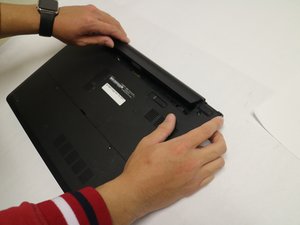 Langkah 1 — Mengeluarkan Baterai