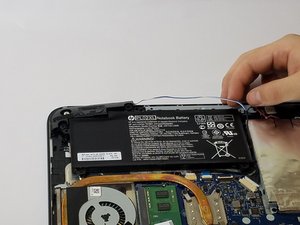 Langkah 5 — Mengangkat Kabel Baterai