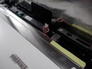 Langkah 4 — Lepaskan Kabel Layar