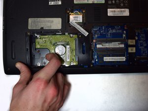 Langkah 3 — Mengganti Hard Drive