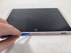 Langkah 2 — Pisahkan Layar dari Tubuh Laptop