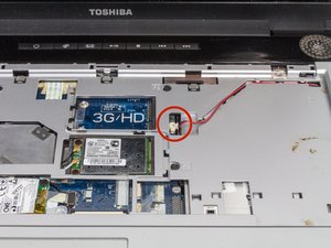 Langkah 6 — Lepaskan Kabel Speaker