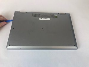 Langkah 3 — Lepaskan Penutup Laptop