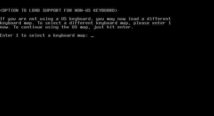 Layar pilihan tata letak keyboard Slackware dengan keterangan tekan enter untuk memakai peta keyboard US