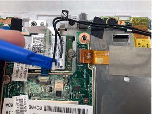 Langkah 6 — Lepaskan Kabel Speaker dari Papan Sirkuit