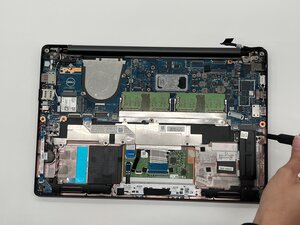 Langkah 6 — Lepaskan Penutup SSD