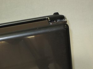 Langkah 2 — Buka Tutup Bagian Atas Laptop