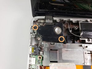 Langkah 6 — Melepas Sekrup Speaker