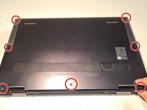 Langkah 2 — Lepaskan Screws di Panel Belakang