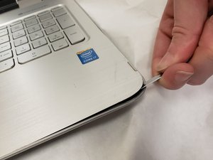 Langkah 4 — Buka casing dan akses komponen internal