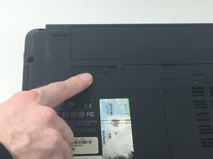 Langkah 3 — Lepaskan Hard Drive Lama dan Pasang yang Baru