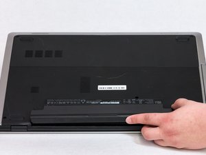 Langkah 2 — Lepaskan Kabel Speaker dan Port Power