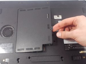 Langkah 5 — Lepaskan Panel Tengah