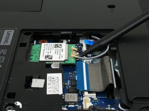 Langkah 8 — Melepaskan Kabel Kartu Nirkabel