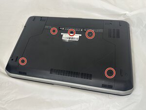 Langkah 1 — Mengakses Panel Bawah Laptop