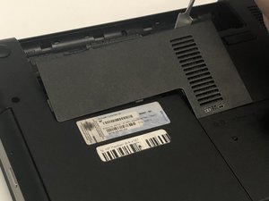Langkah 1 — Membuka Casing Laptop