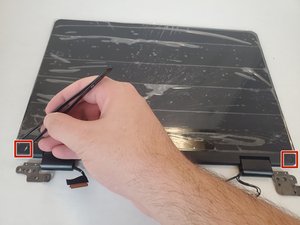Langkah 3 — Lepaskan Penutup dan Sekrup di Strip LCD