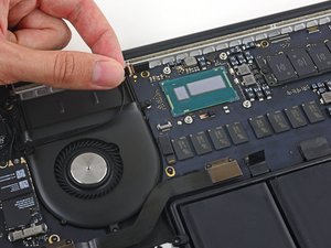 Langkah 3 — Menghapus I/O Board Cable