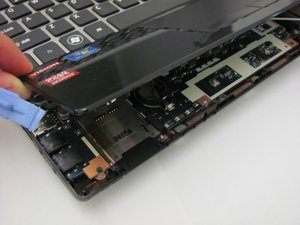 Langkah 4 — Menghubungkan Kabel USB