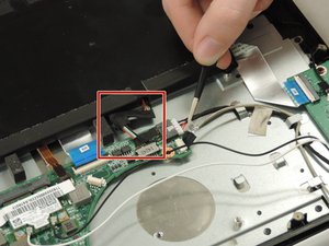 Langkah 5 — Menghubungkan Kabel Baterai ke Motherboard
