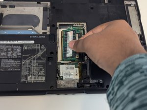 Langkah 5 — Lepaskan RAM