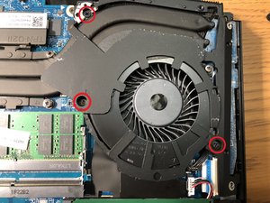 Langkah 5 — Menghilangkan Penutup Kipas dan Heatsink