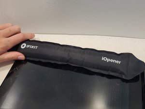 Langkah 2 — Melelehkan Lem dengan iOpener
