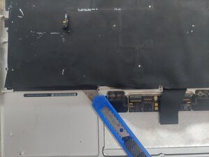 Langkah 2 — Menghilangkan Lampu Belakang Keyboard