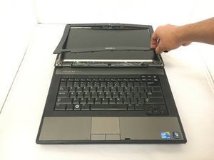 Langkah 3 — Lepaskan Bezel dengan Alat Pembuka