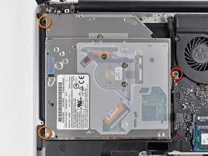 Langkah 5 — Mengangkat Optical Drive