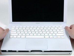 Langkah 7 — Mengangkat Casing Atas dengan Hati-Hati