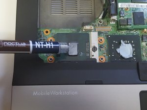 Langkah 5 — Terapkan Thermal Paste