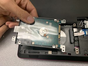Langkah 7 — Mengganti Hard Drive
