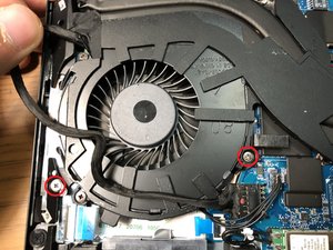Langkah 5 — Menghilangkan Penutup Kipas dan Heatsink