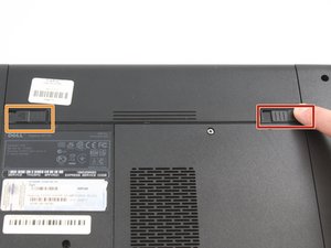 Langkah 2 — Buka Tutup Bawah Laptop