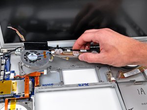 Langkah 11 — Mengangkat Heat Sink dan Kipas